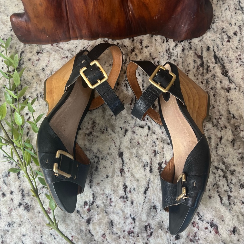 Clark’s Artisan Wedge Sandals - Picture 9 of 10